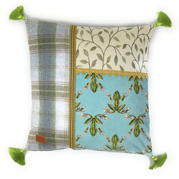 Scottish cushion with frogs