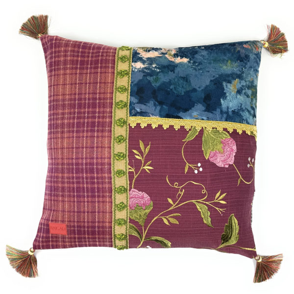 Scottish cushion with tassels