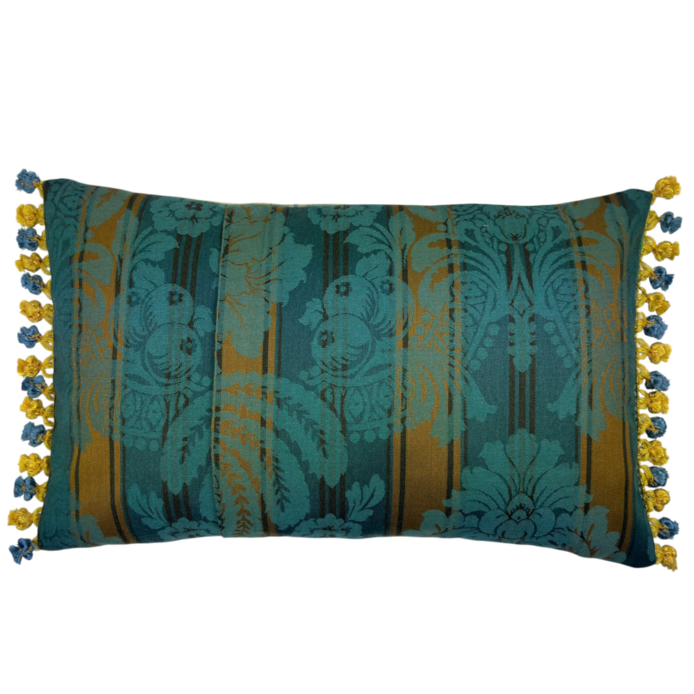 Cuillin Cushion C041
